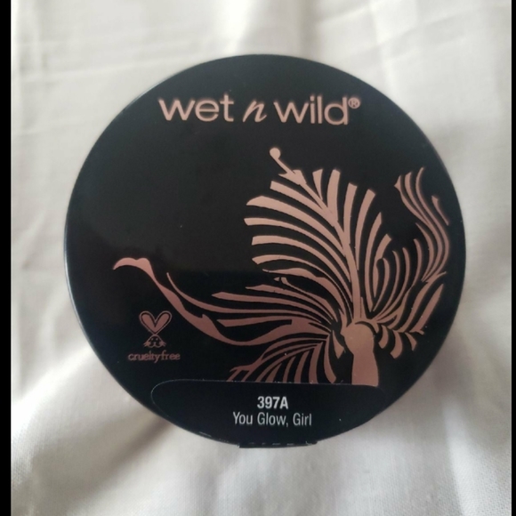 Wet n Wild Powder Highlighter Bundle - Picture 3 of 3